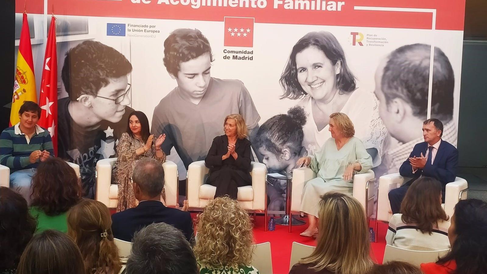 El nuevo Plan regional de Acogimiento Familiar dará más ayudas económicas, nuevos programas y una campaña informativa