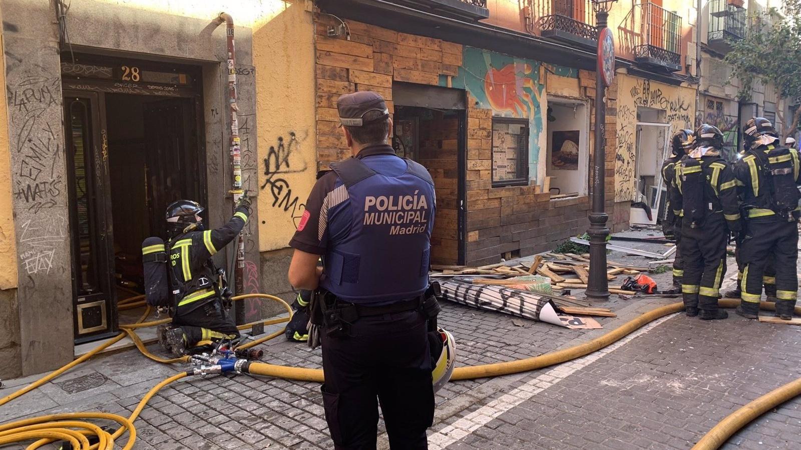  Técnicos de Edificación se desplazan al lugar de la explosión en Malasaña tras verificarse daños estructurales