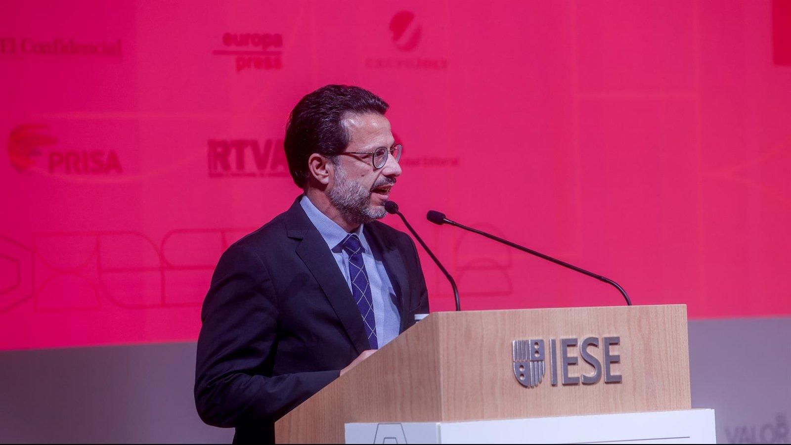 Lasquetty alerta de que la inflación "no bajará de un año para otro" y apuesta por ayudar a familias y empresas