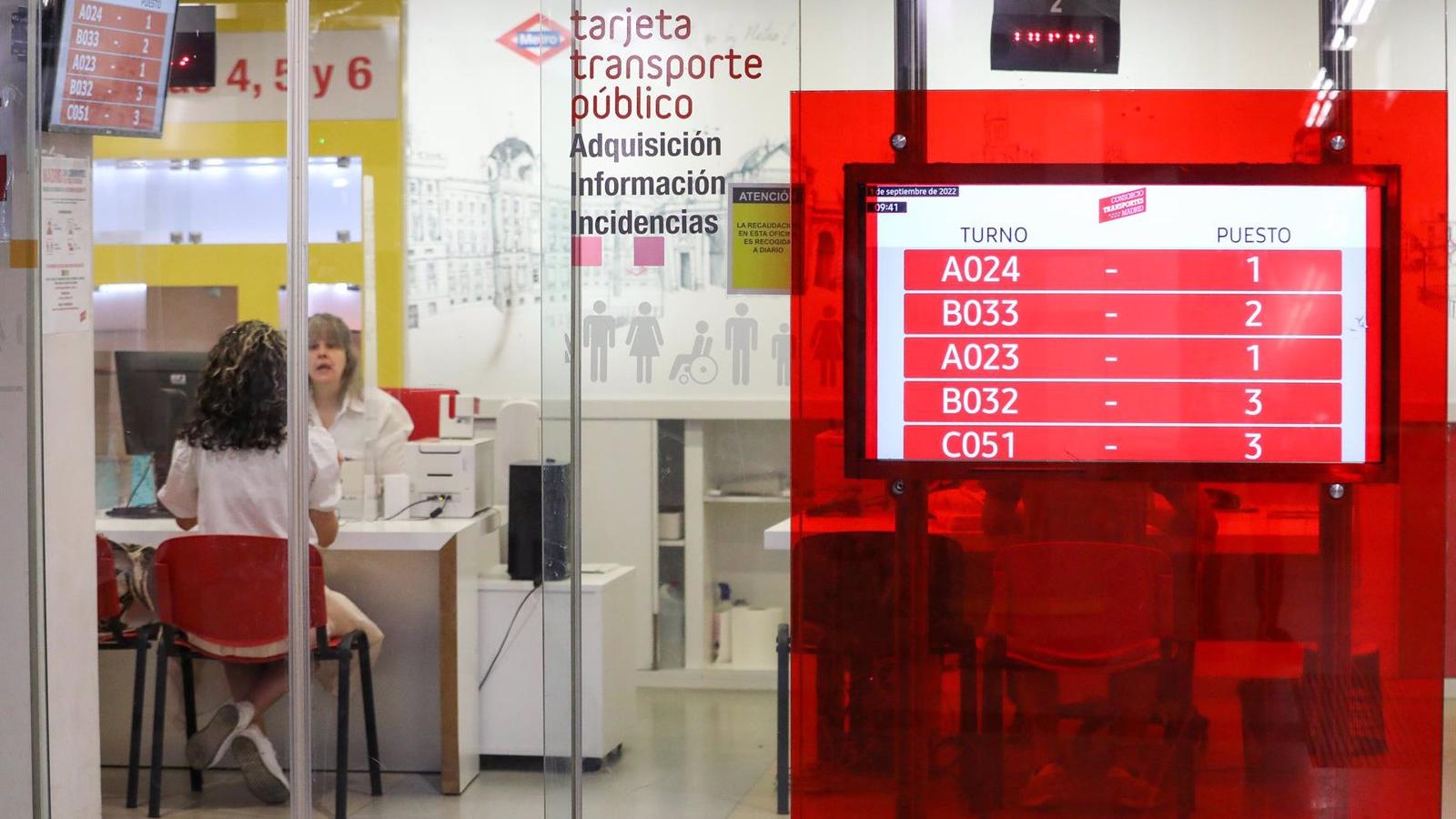 La Comunidad cifra en 1,7 millones el aumento de abonos transporte la primera quincena de la rebaja del 50%