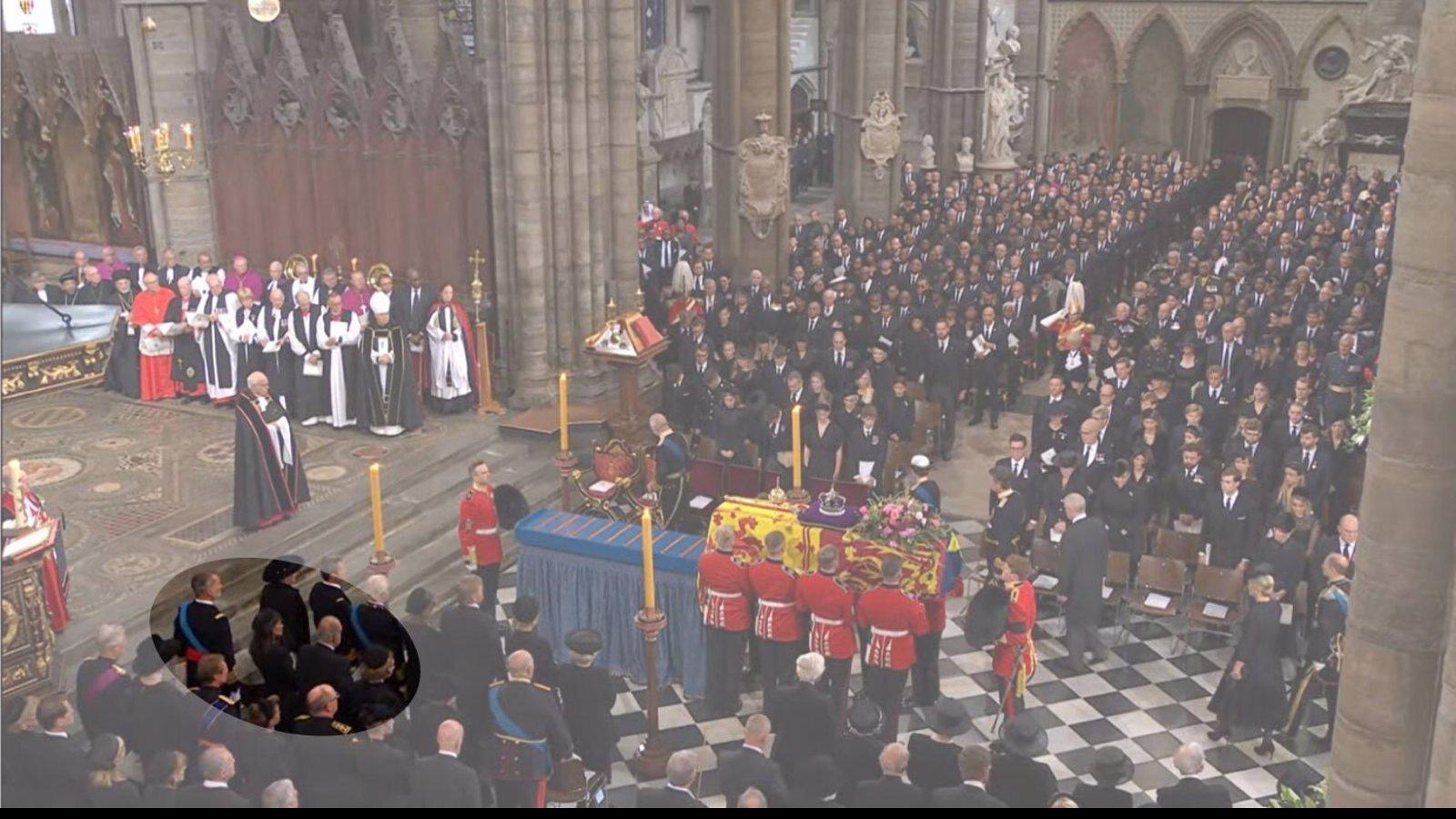 Los Reyes, sentados junto a los eméritos en el funeral de Isabel II