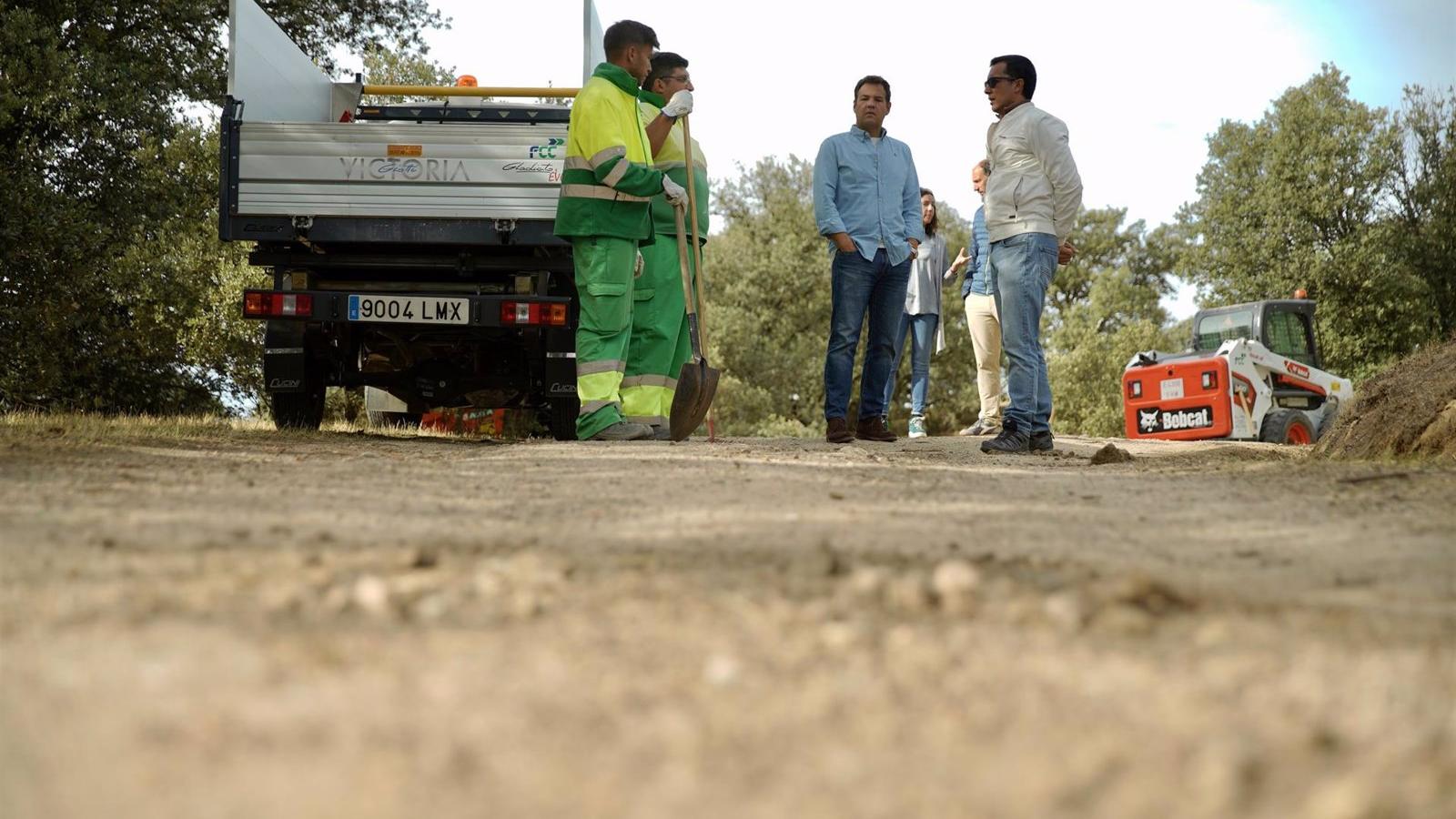 Los trabajos para reparar 8,6 kilómetros de caminos de Las Rozas finalizarán el próximo día 31