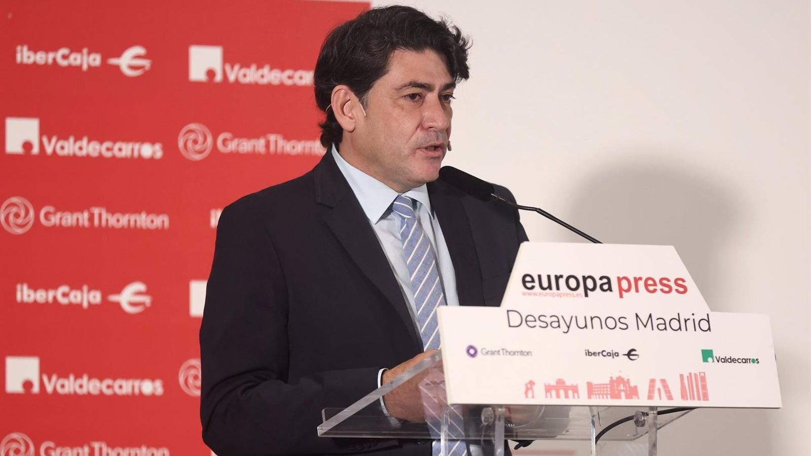 Pérez augura que si el taxi no acepta su "liberalización" acabará "perdiendo la noche y el fin de semana"