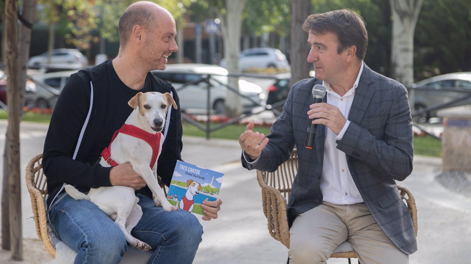 Tres Cantos presenta una guía en formato cómic con los recursos del municipio para perros
