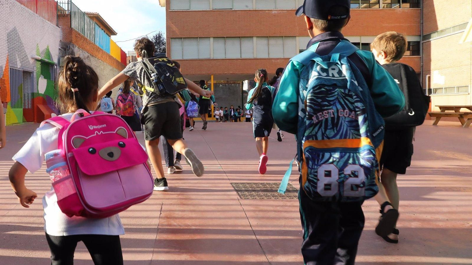 Cerca de un 90% más de inversión en mobiliario para los centros educativos públicos de la región