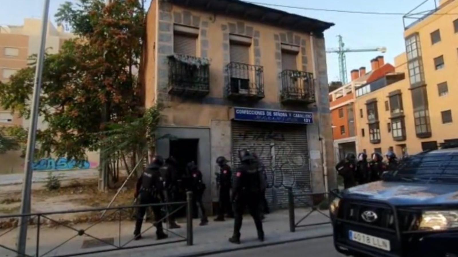 Derribado el edificio municipal okupado desalojado en Tetuán