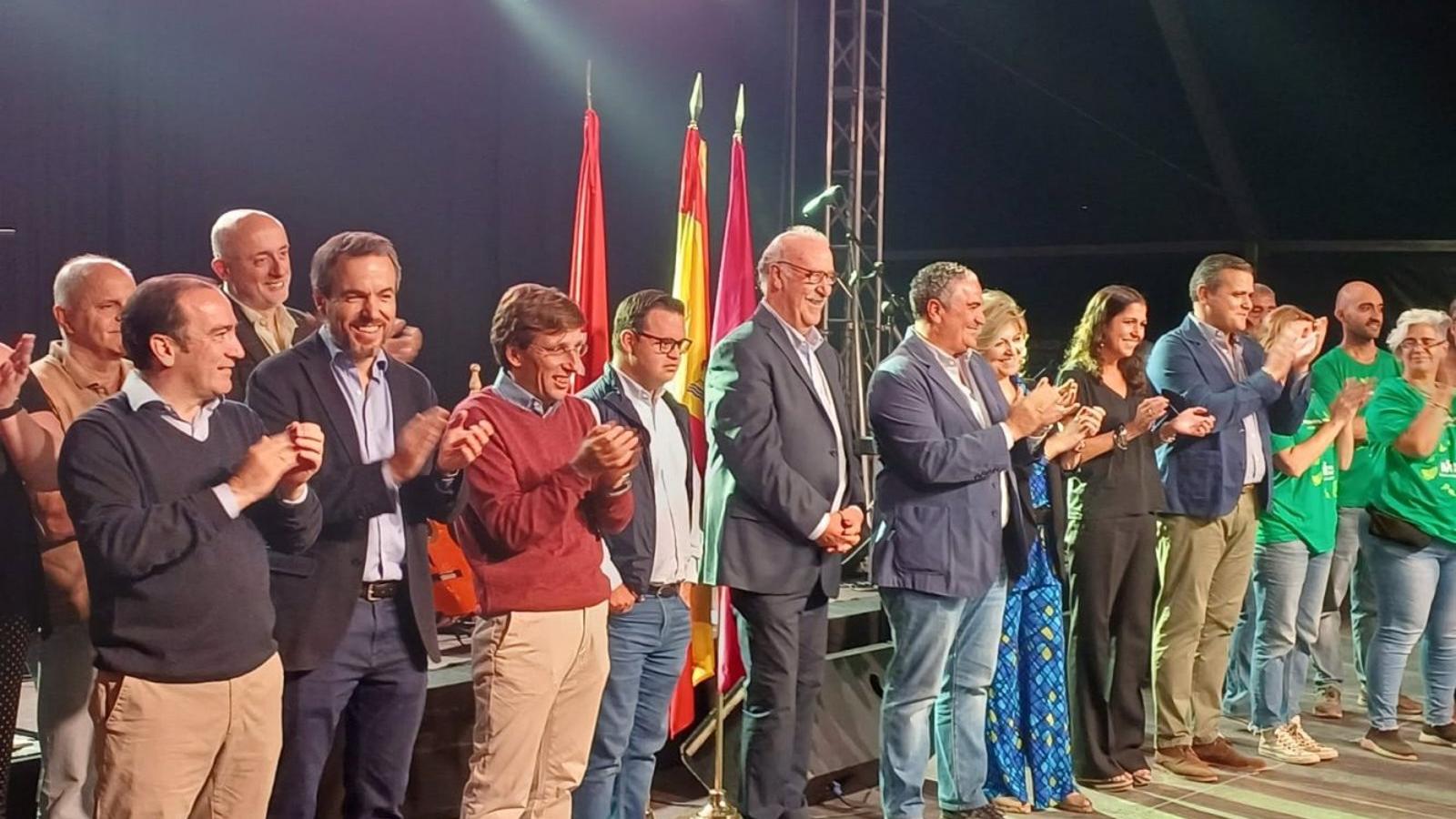 Vicente del Bosque inaugura las fiestas del Barrio del Pilar
