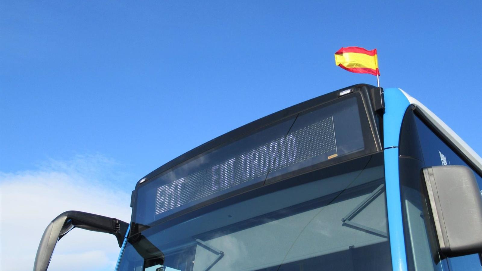 Los buses de la EMT festejarán el 12 de octubre portando banderas de España