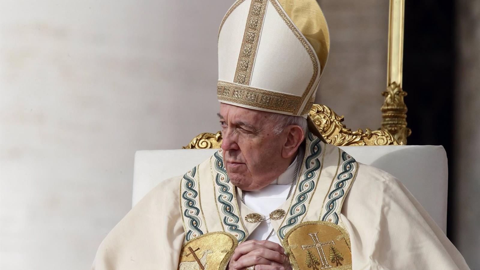 El Papa pide una Iglesia "rica de Jesús y pobre de medios" en la misa de conmemoración de apertura del Concilio Vaticano