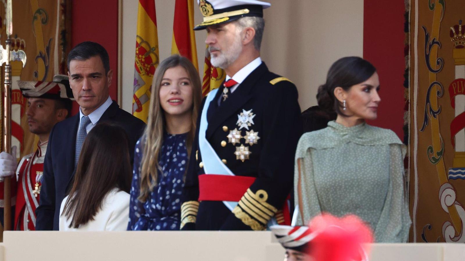 Sánchez llega tarde al desfile del 12 de octubre y hace esperar a los Reyes