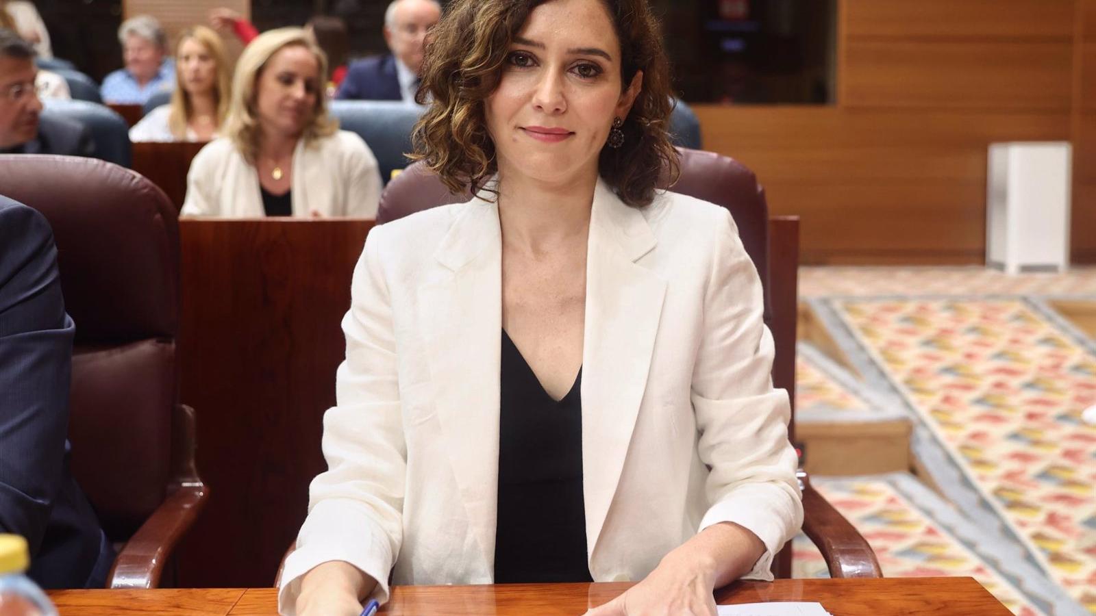 Díaz Ayuso defiende que su mando único en pandemia fue el de sus consejerías y que Iglesias tenía el de residencias