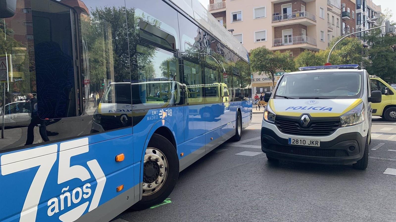Muere un hombre de 85 años atropellado por un autobús de la EMT en Carabanchel