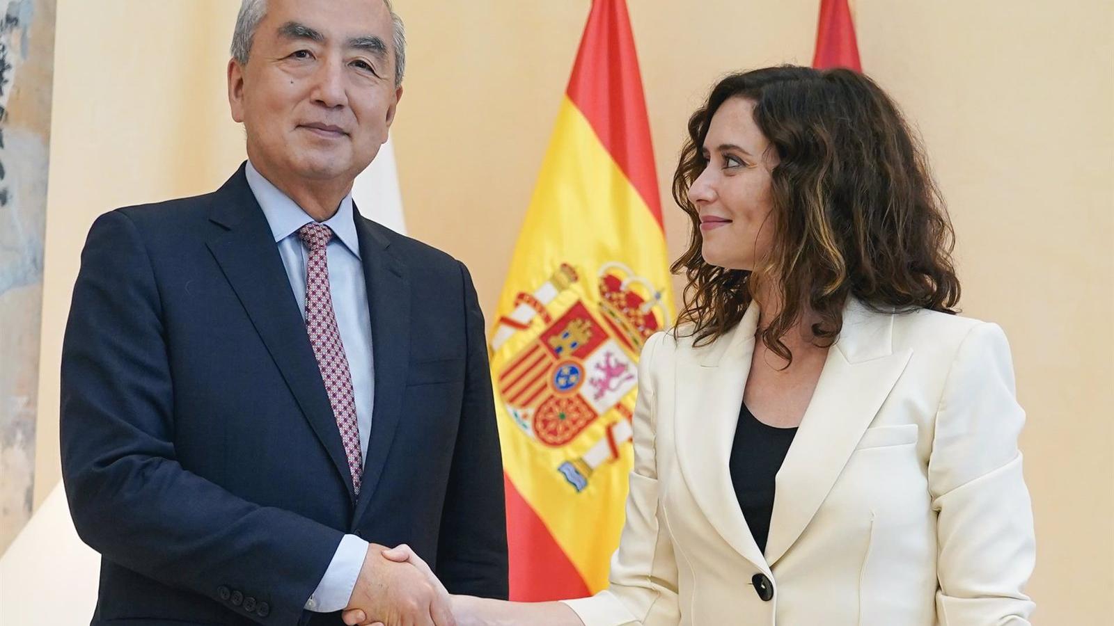 Díaz Ayuso recibe al embajador de Japón para continuar estrechando lazos económicos y culturales