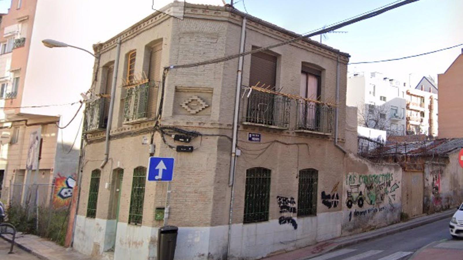 La policía desaloja 'La Higuera', edificio okupado hace una década en Tetuán