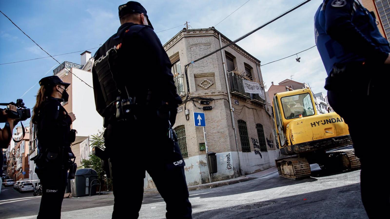 15 detenidos por resistencia a la autoridad y dos agentes heridos en el desalojo de 'La Higuera'