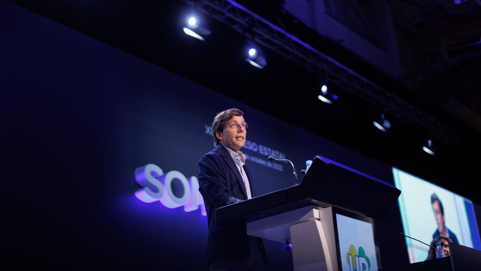 Martínez-Almeida cree que "a los madrileños no les interesa si el alcalde viaja o no a una cumbre"