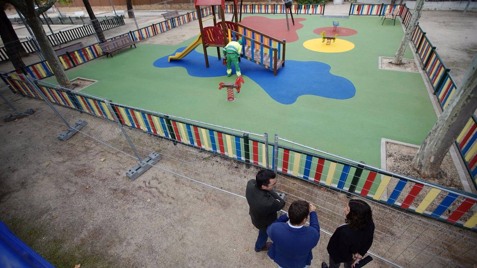 El Ayuntamiento de Las Rozas renueva el suelo de caucho de 17 parques infantiles