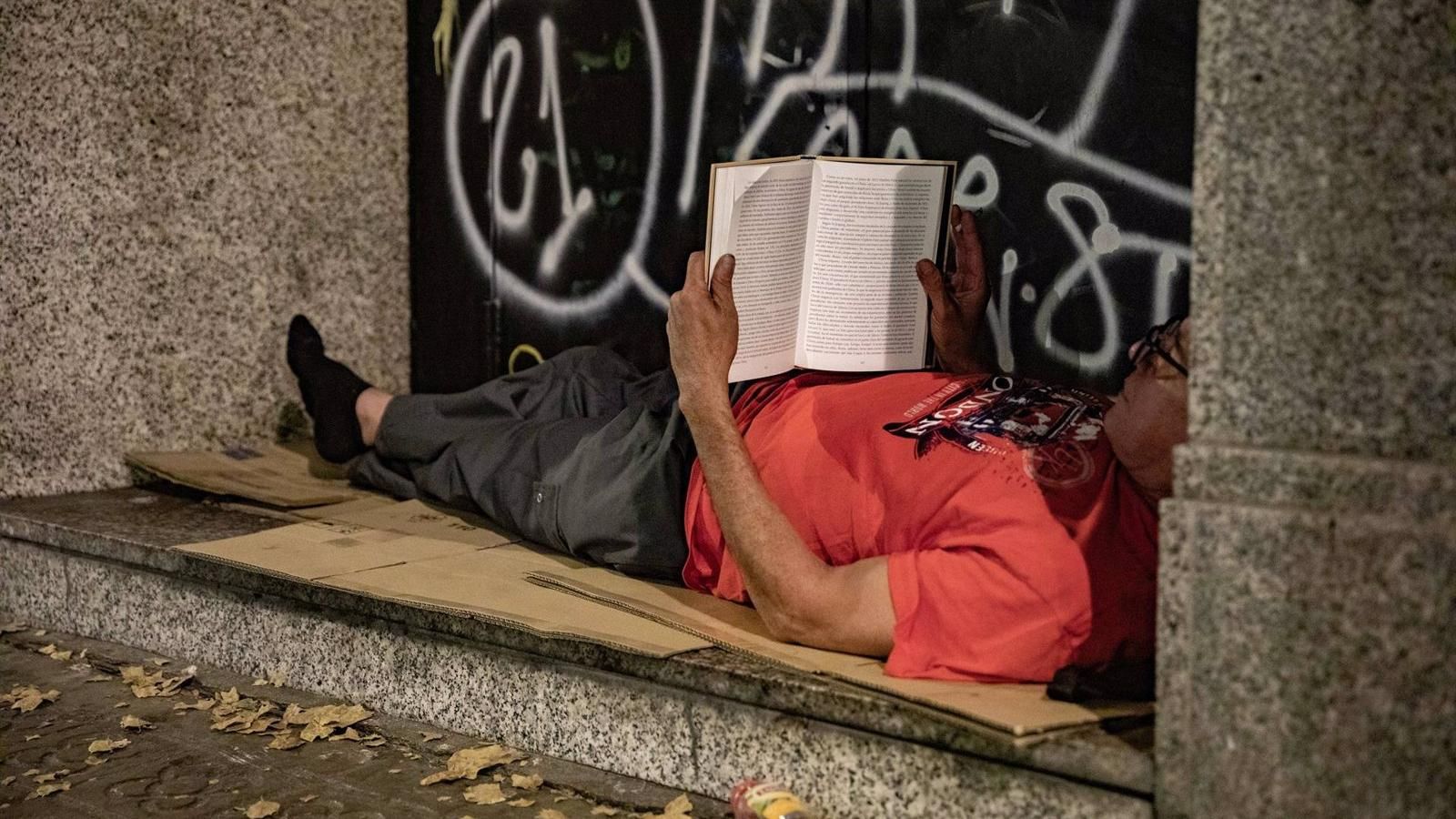 Cáritas atendió a más de 37.000 personas sin hogar en 2021, un 30% más que los datos oficiales del INE