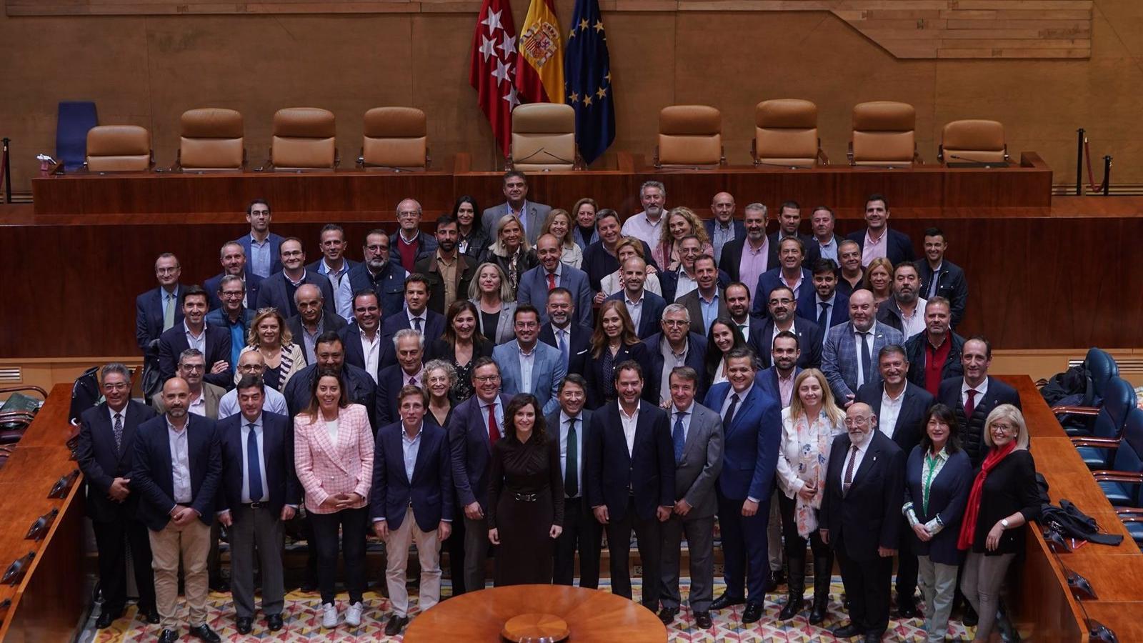 Díaz Ayuso se reúne con los alcaldes del PP de la región
