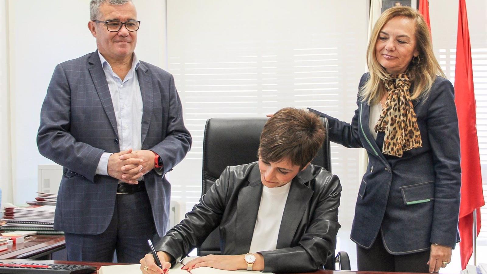 Hita, alcalde de Arganda, presenta a la ministra de Política Territorial el proyecto de Soledad No Deseada