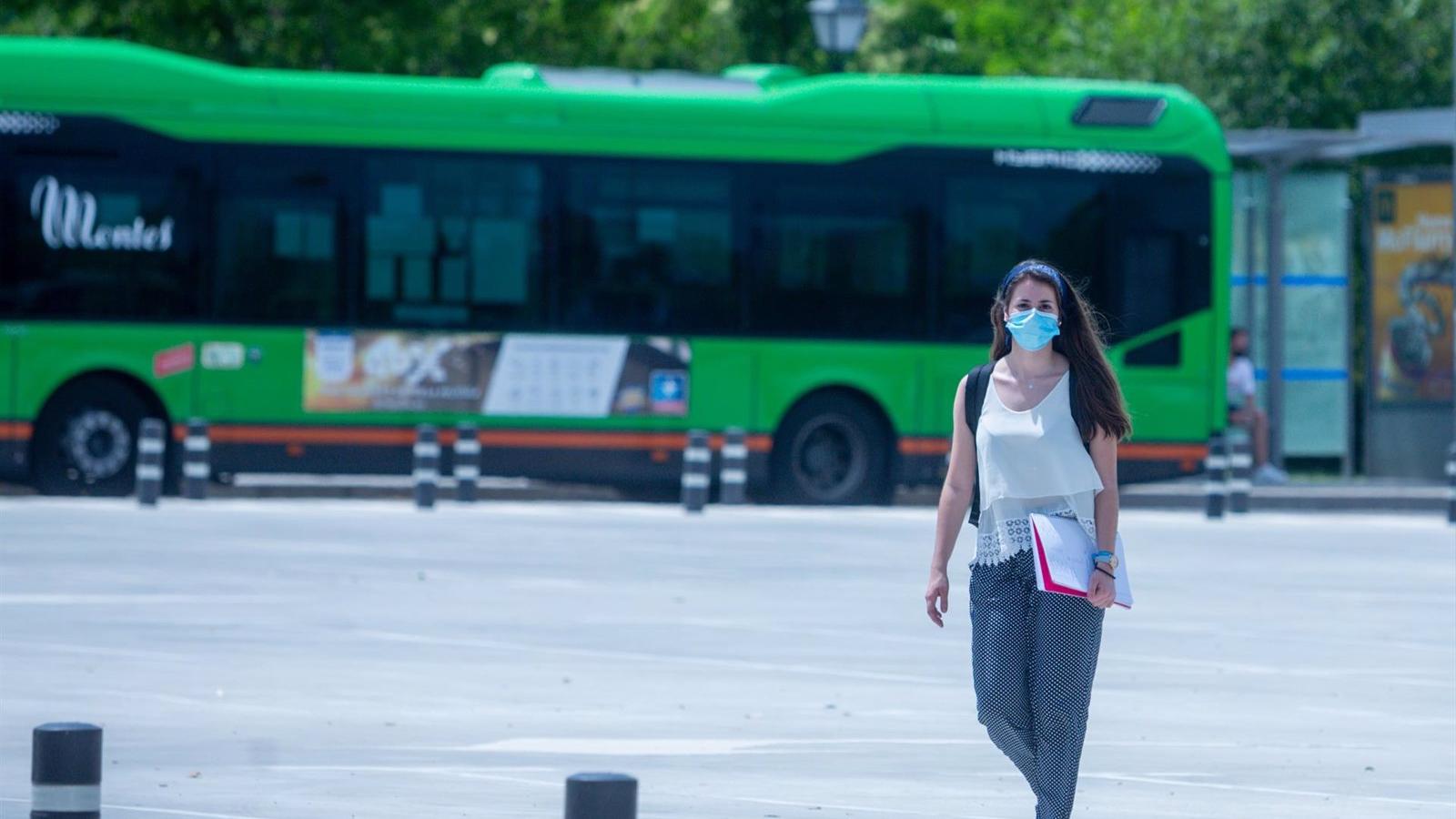 La línea 828 de autobús, que llega hasta la Autónoma, incrementa su oferta y se amplía a los fines de semana