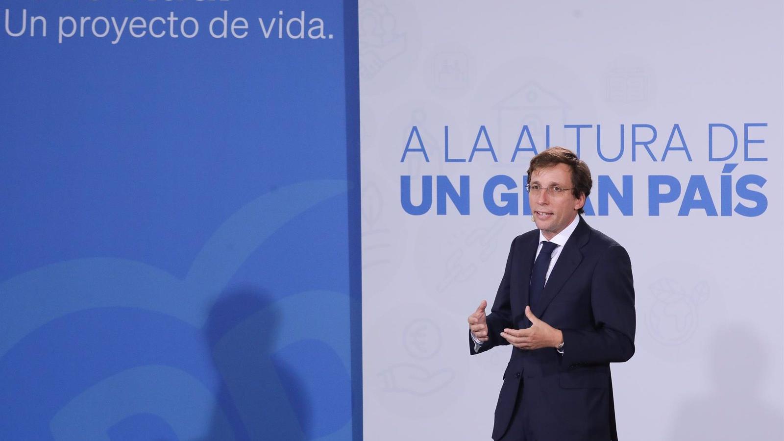 Martínez-Almeida pide a los jóvenes decir "basta" a Sánchez porque solo busca que sean "cautivos de la paguita o el subsidio"