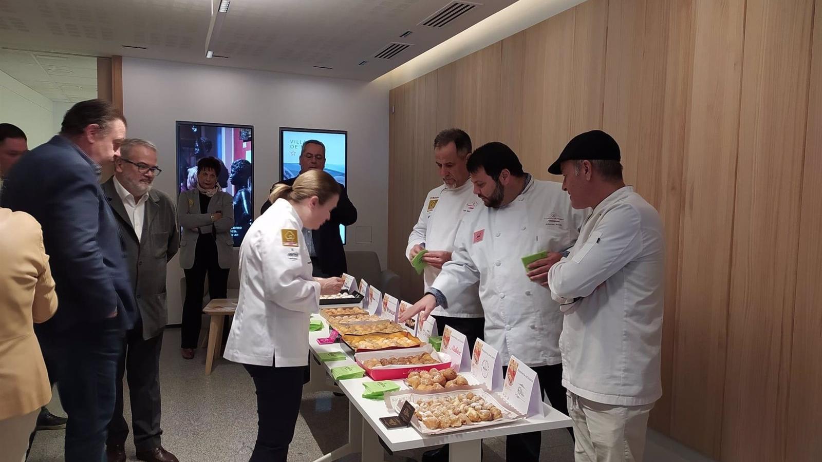 Las pastelerías artesanas de Madrid venderán estos días unos 350.000 kilos de buñuelos, huesos de santo y dulces típicos
