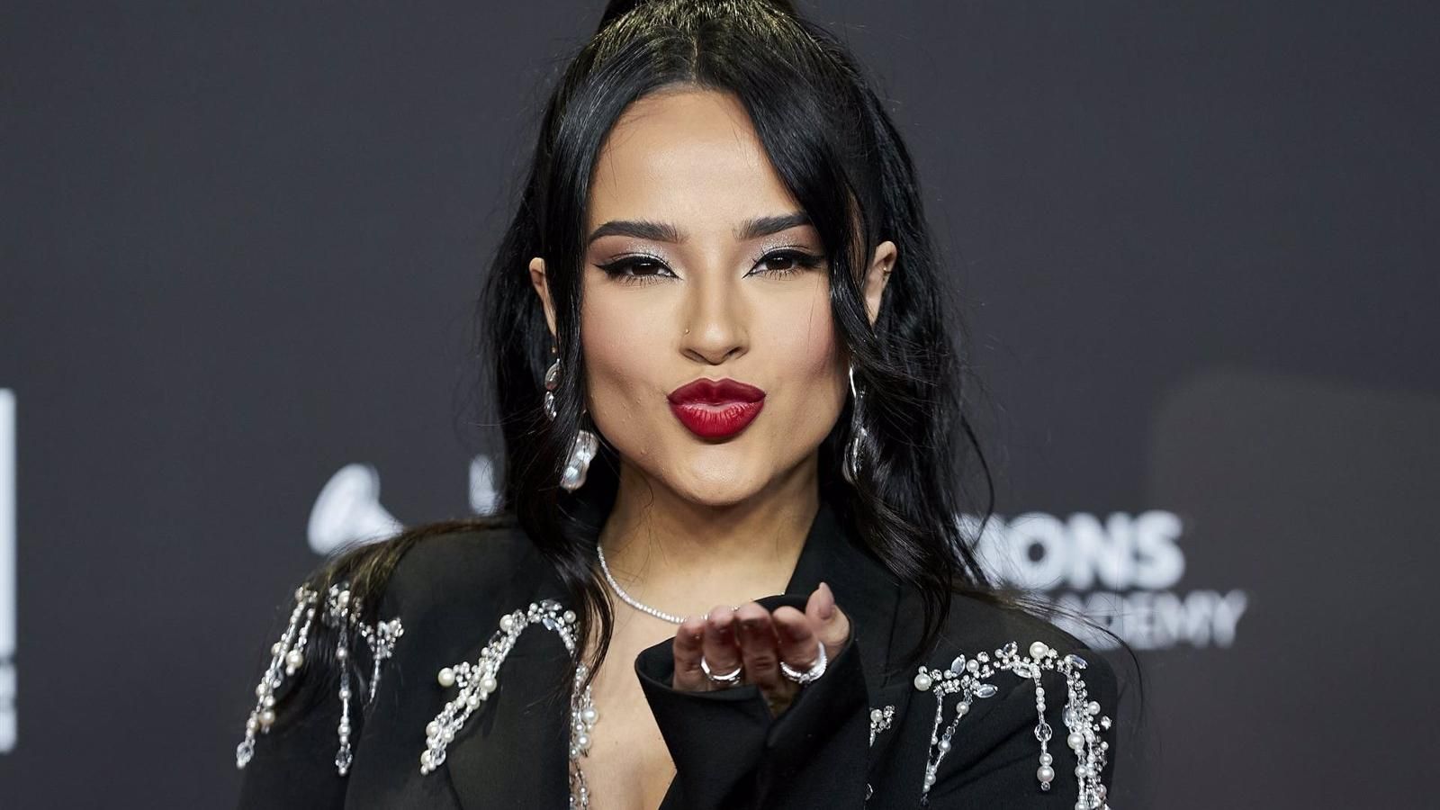 Becky G y Pol Granch protagonizan una sesión acústica en Las Ventas, antesala de los Latin Grammy
