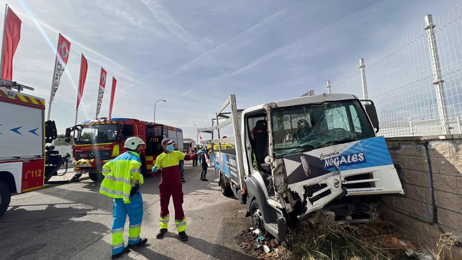 Dos heridos al colisionar varios coches y camiones en la A-4