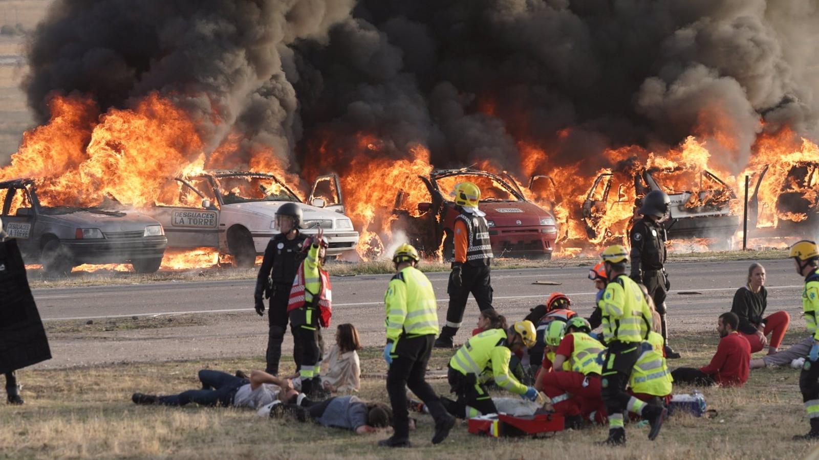 Explosiones y secuestros en Madrid: más de 1.200 profesionales de emergencias participan en un ensayo en Cuatro Vientos