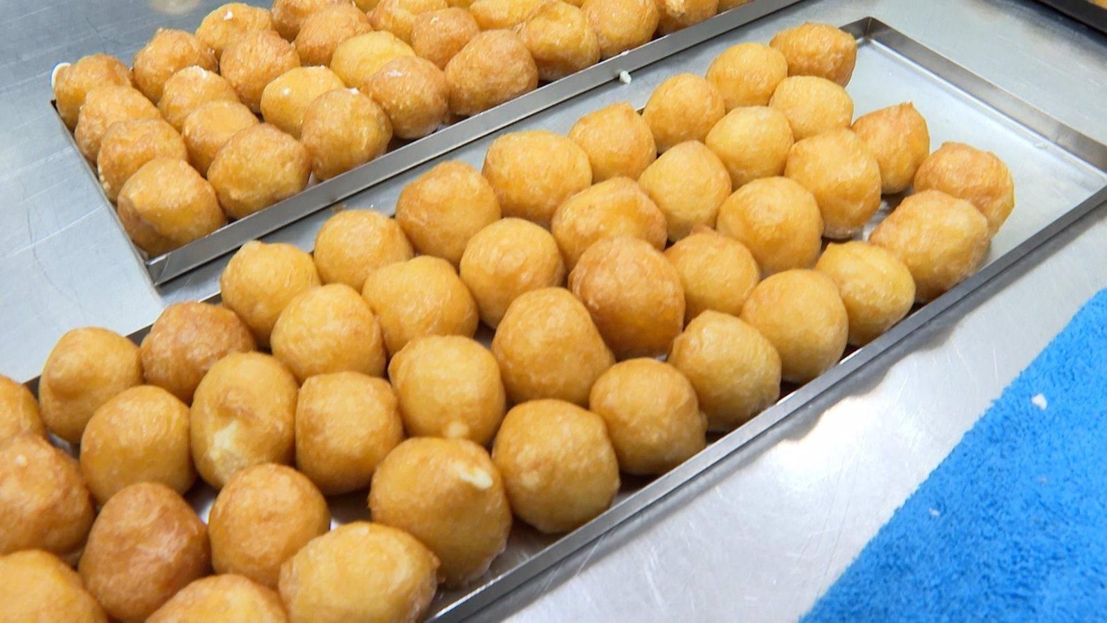 Los buñuelos de viento son "el producto estrella" del Día de Todos los Santos