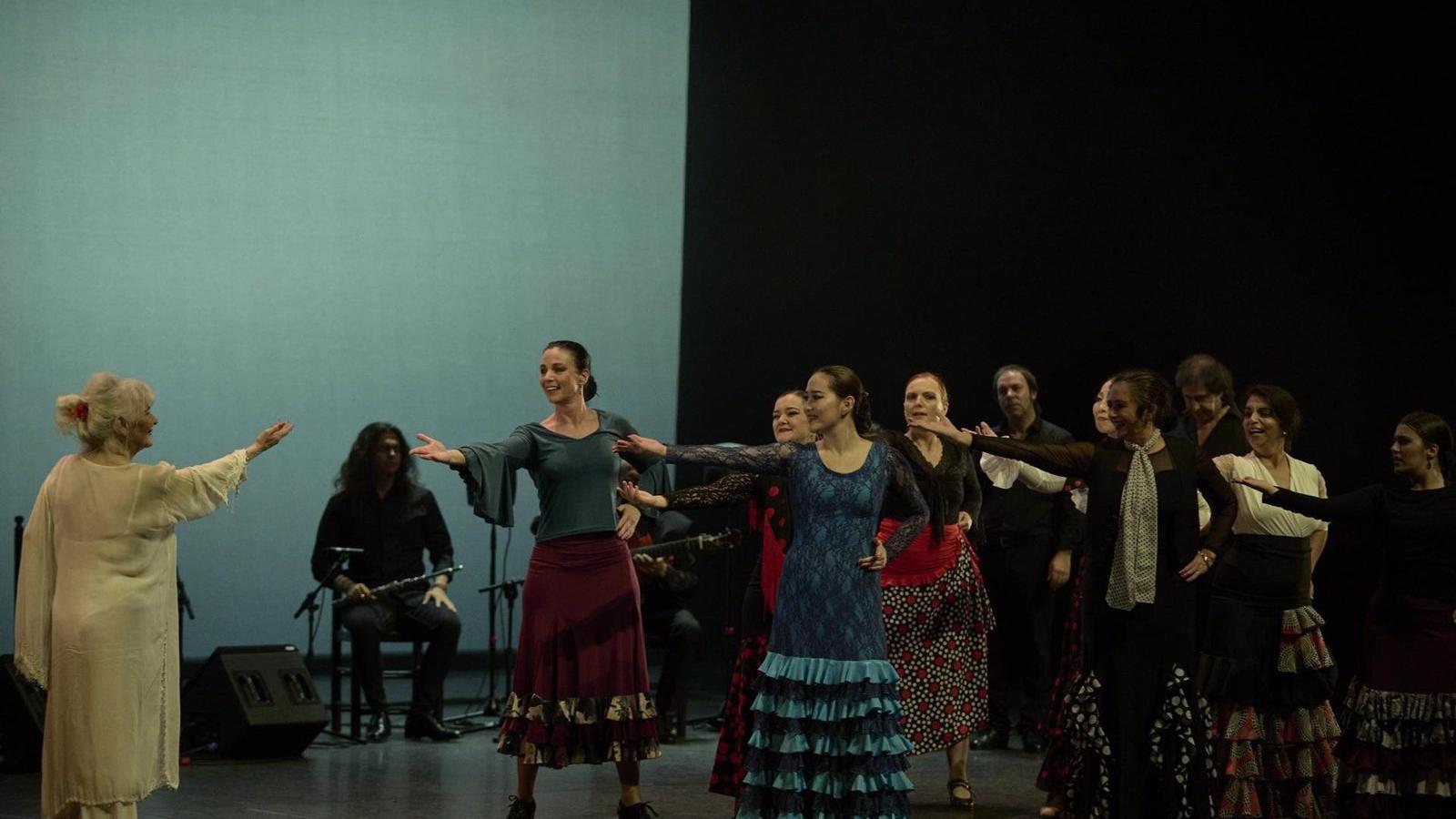 Los artistas José Mercé, Capullo de Jerez y Rafael Riqueni rinden homenaje a La Tati en Suma Flamenca