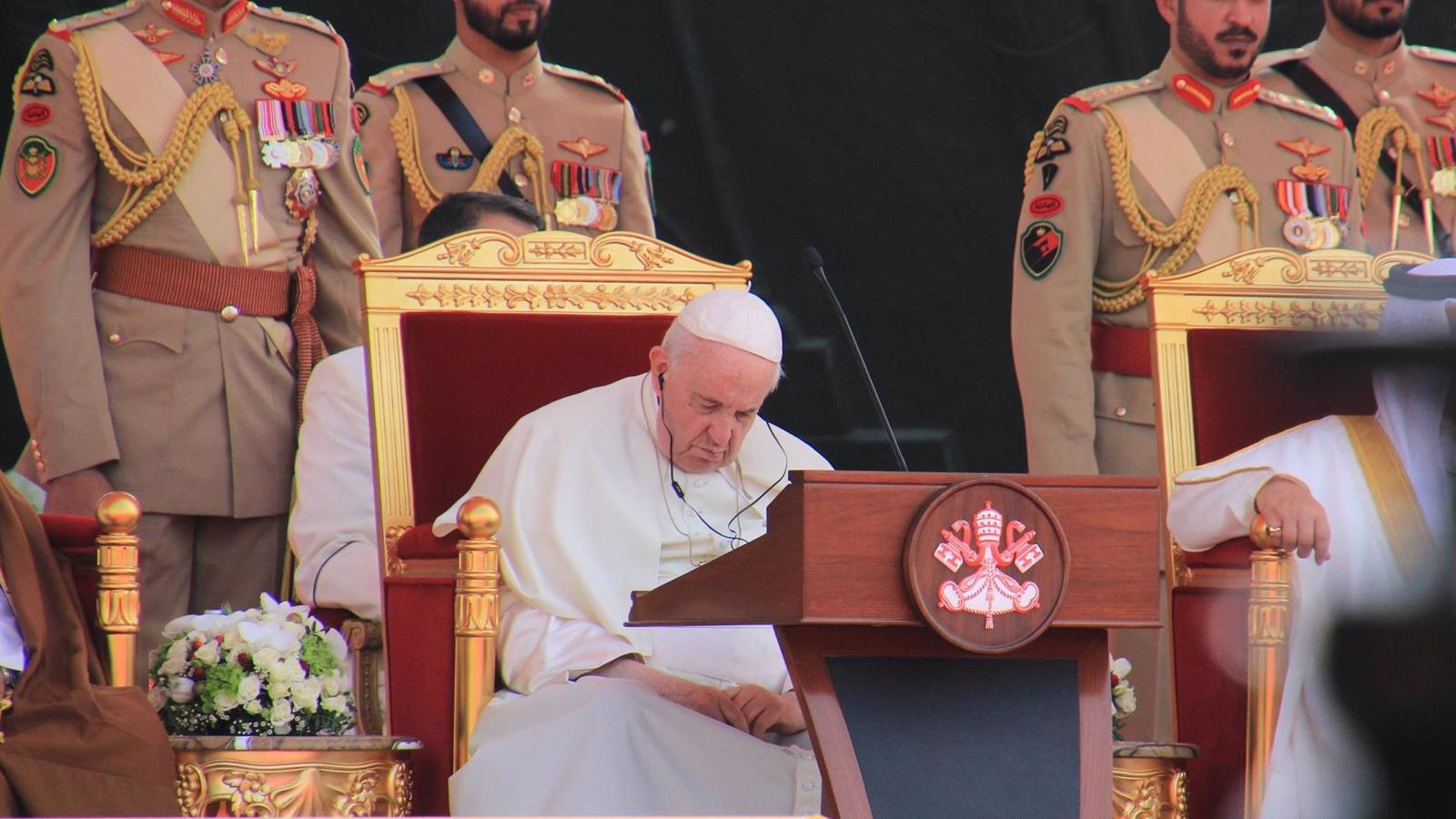 El Papa pide en Bahréin "evitar divisiones y conflictos en las comunidades musulmanas"