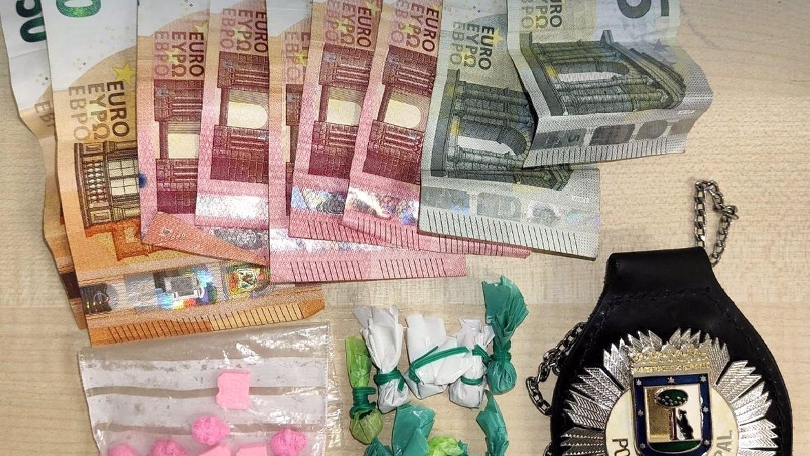  Una joven detenida en una discoteca del centro de Madrid por la venta de pastillas de éxtasis y otras drogas