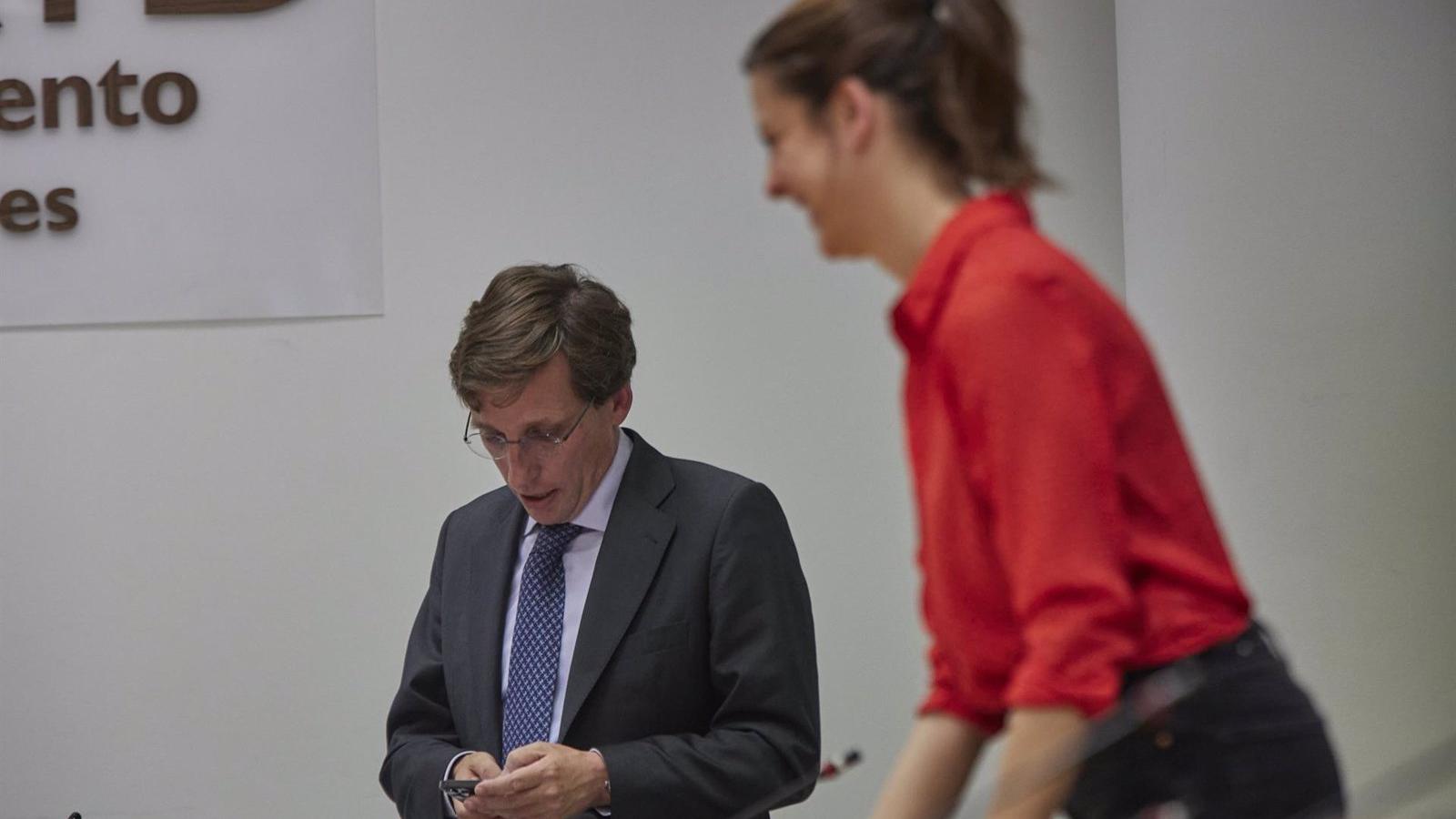 Martínez-Almeida dice que Maestre pertenece al "partido del pero" y echa en falta su condena "clara" a Hamás