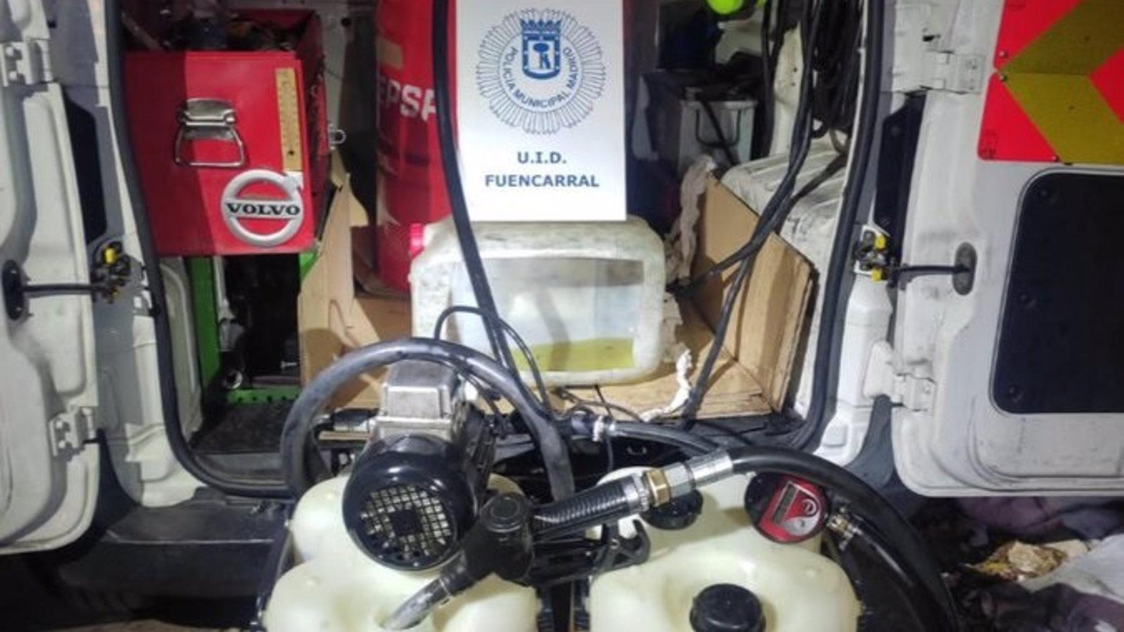  Detenido un hombre que llevaba en su coche más de 200 litros de gasolina robada preparada para su venta