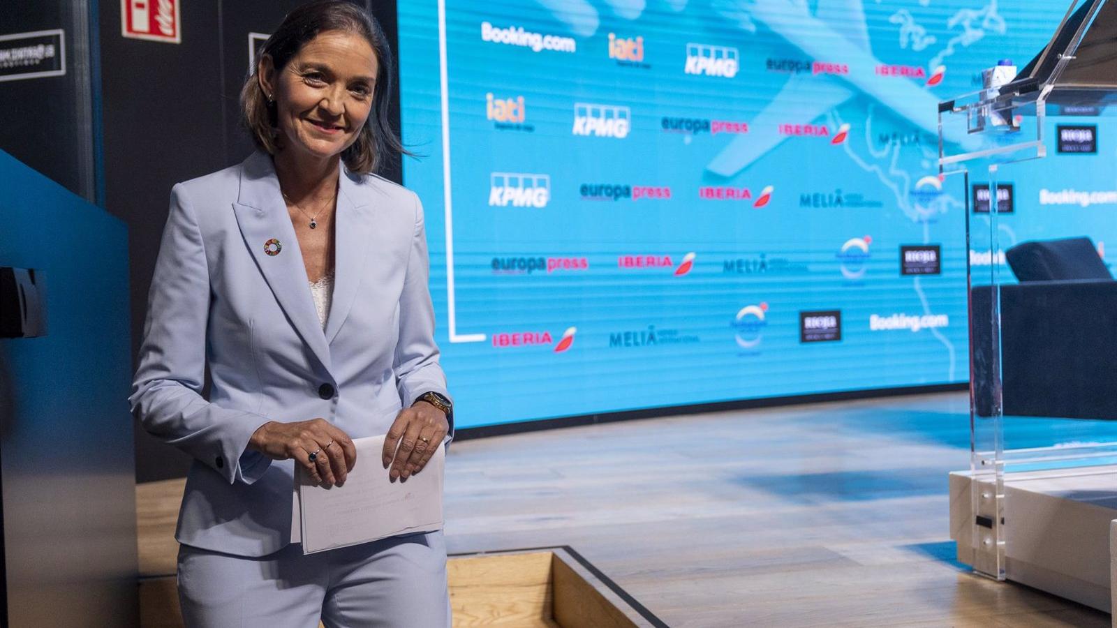 Almeida ve "incompatible" que Reyes Maroto sea a la vez ministra y candidata a la Alcaldía de Madrid