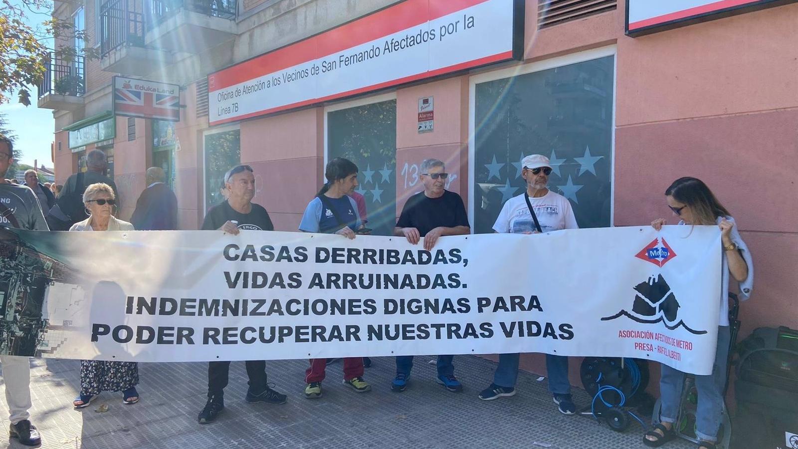 La oficina de atención a los afectados por la 7B de Metro atiende más de 100 peticiones de información