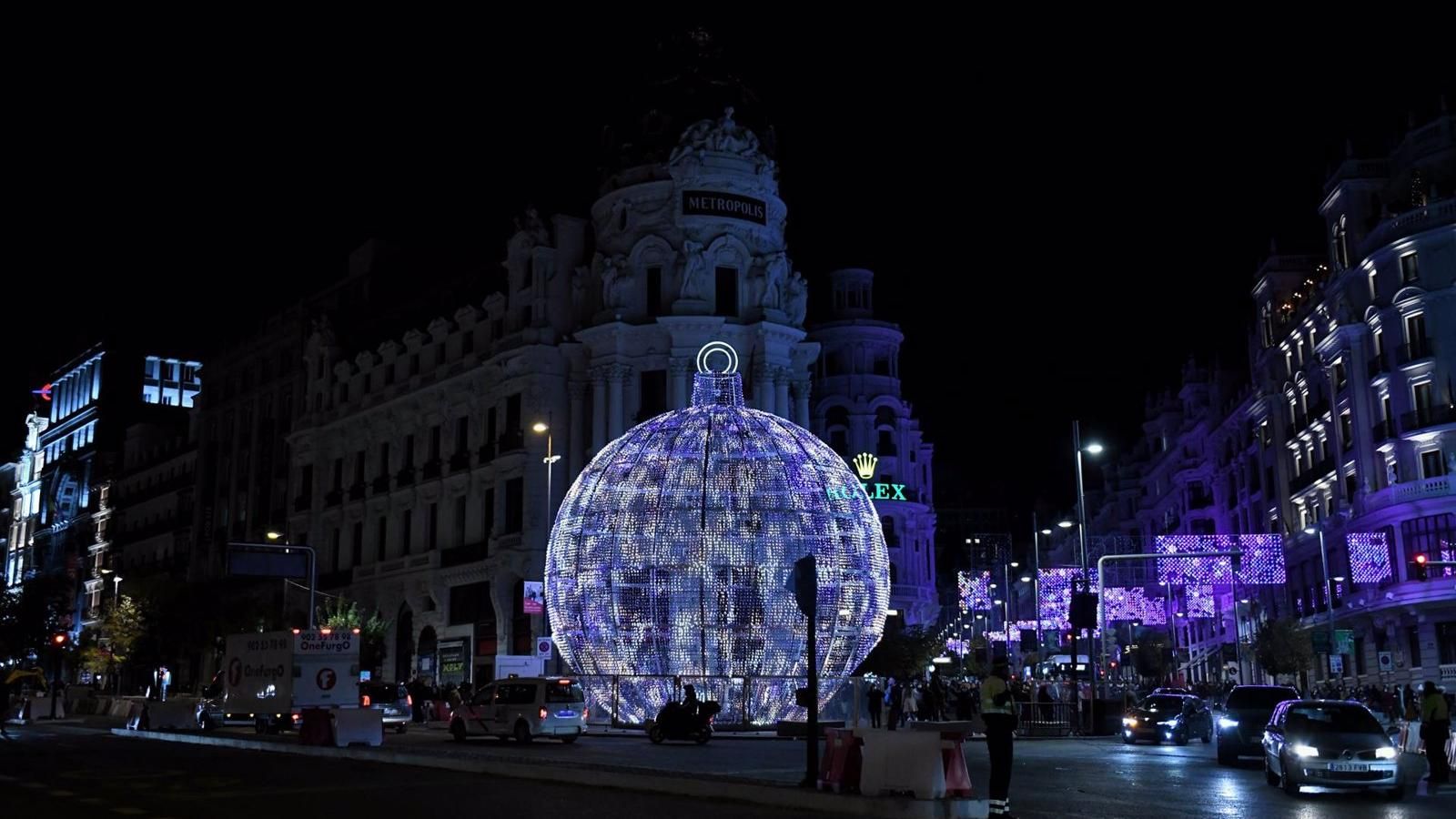 Lasquetty pide al Gobierno central que no obligue a apagar escaparates por la noche durante la Navidad