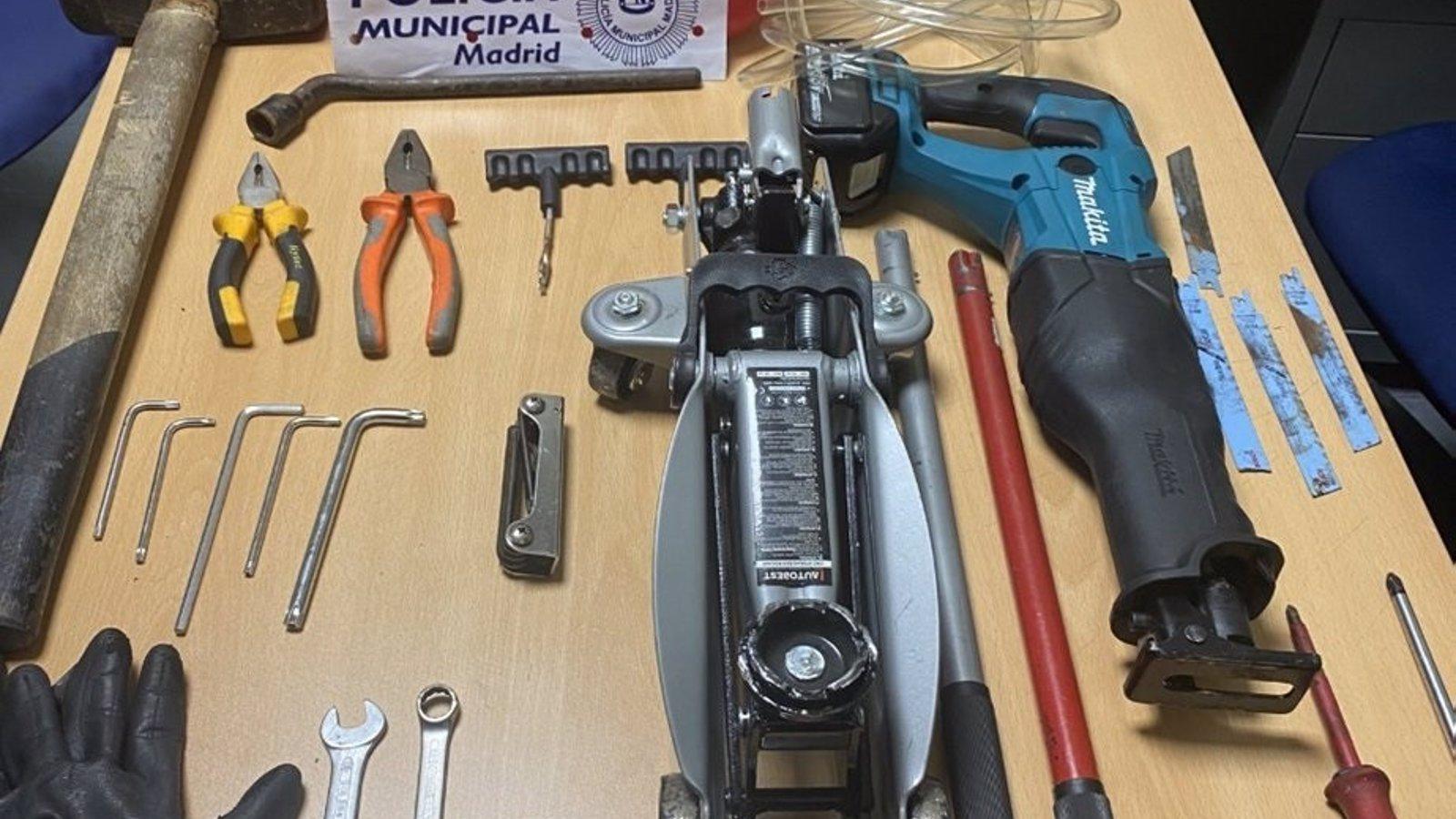  Detenido tras una persecución al eludir un control con el maletero lleno de herramientas para robo de piezas