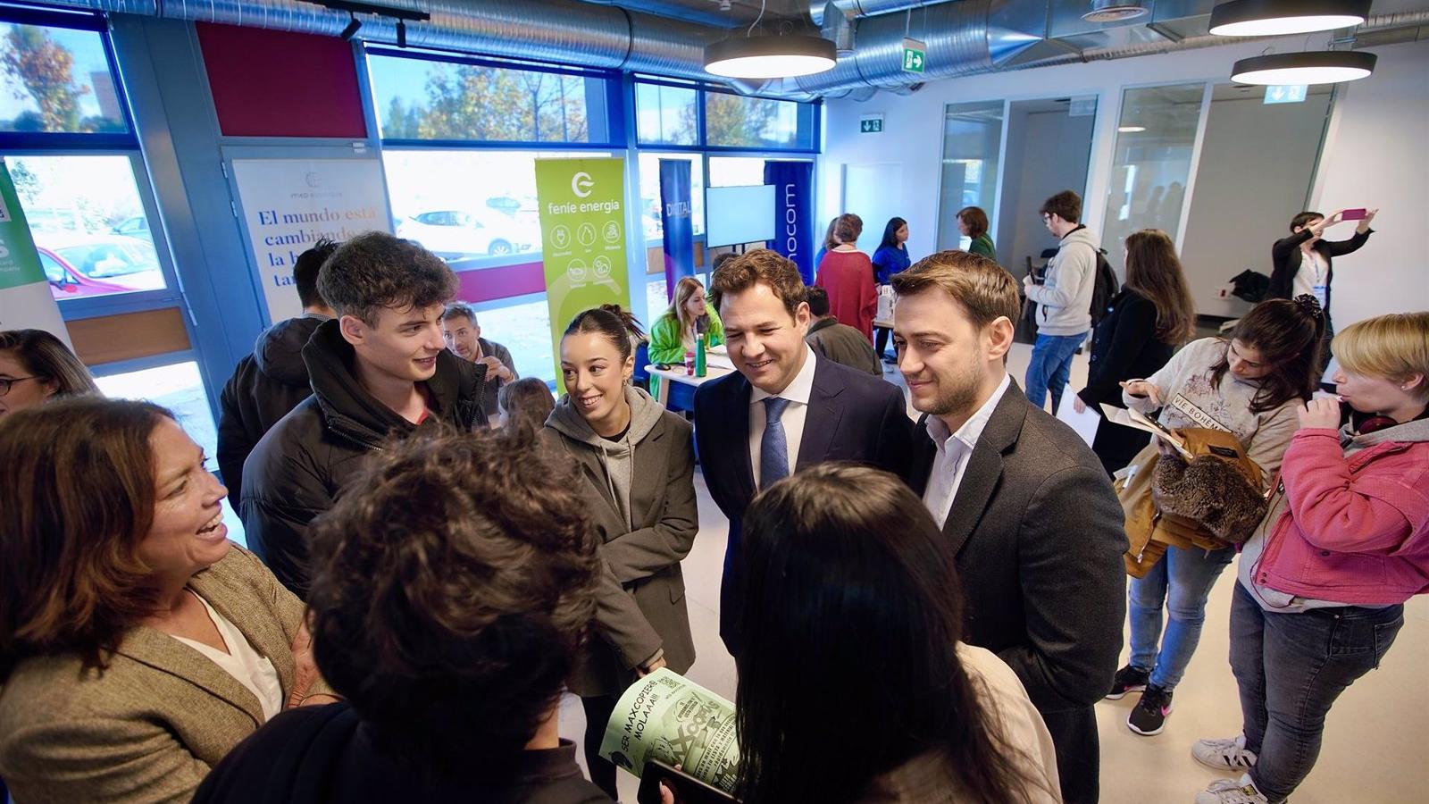 Alrededor de 20 empresas tecnológicas y cerca de 200 alumnos se reúnen en U-Match Las Rozas