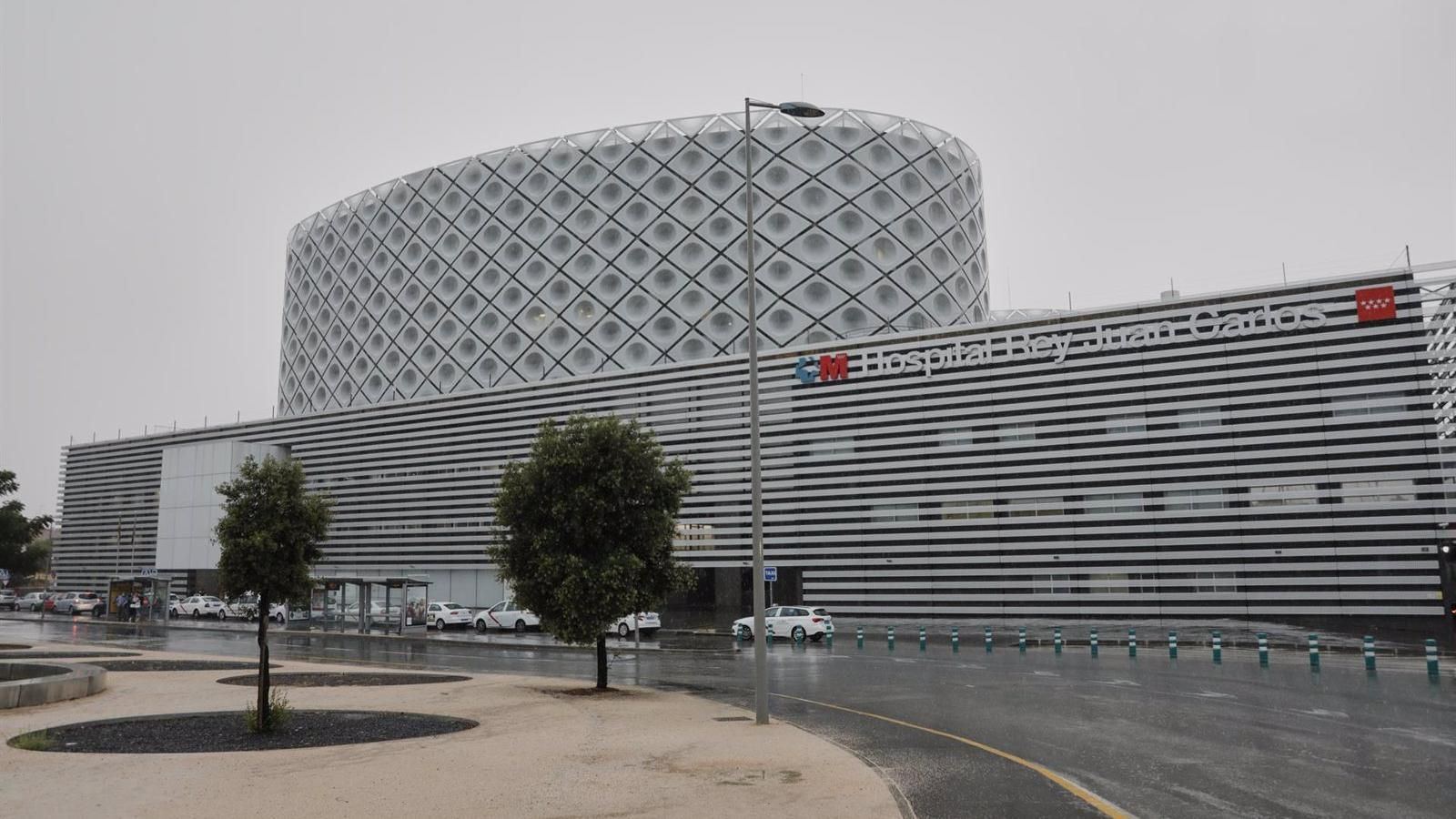 El Hospital Rey Juan Carlos es el único de España que usa robótica para implantar esfínteres urinarios femeninos artificiales