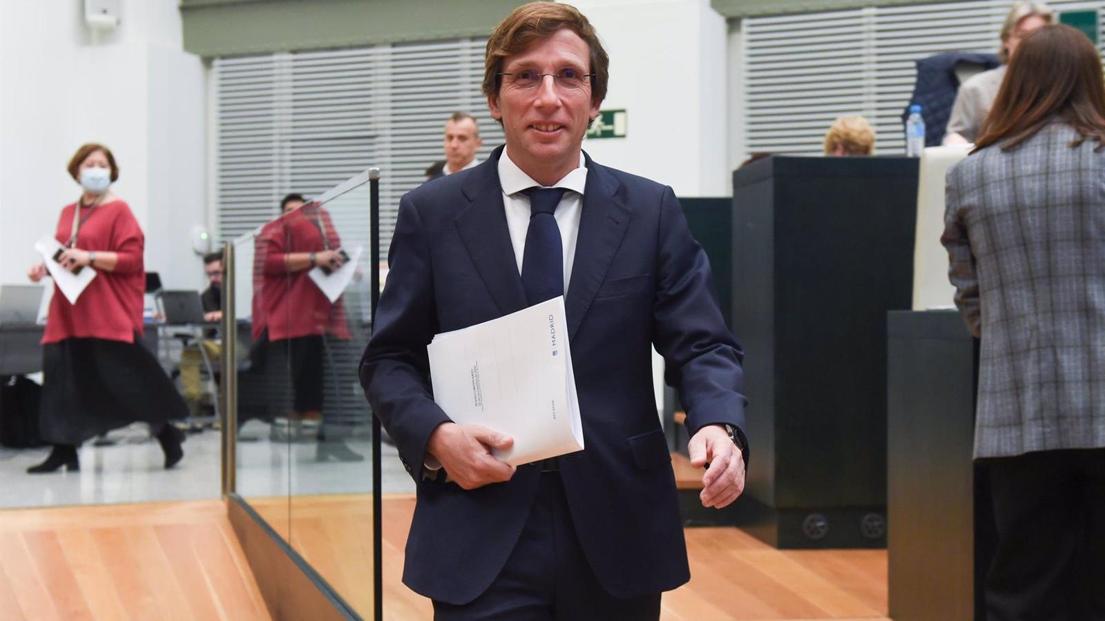 Martínez-Almeida reprocha a Maestre su "relato de destrucción de la sanidad madrileña" para "contentar" a Mónica García