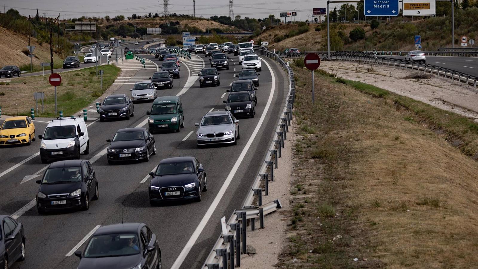 La DGT prevé 13,5 millones de desplazamientos y pone en marcha el dispositivo especial por el puente