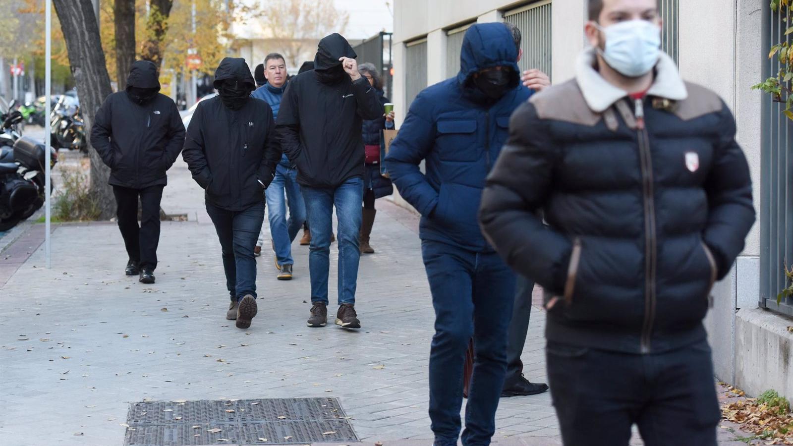 71 ultras juzgados por la pelea en la que murió 'Jimmy' pactan con el fiscal pero se niegan a declarar