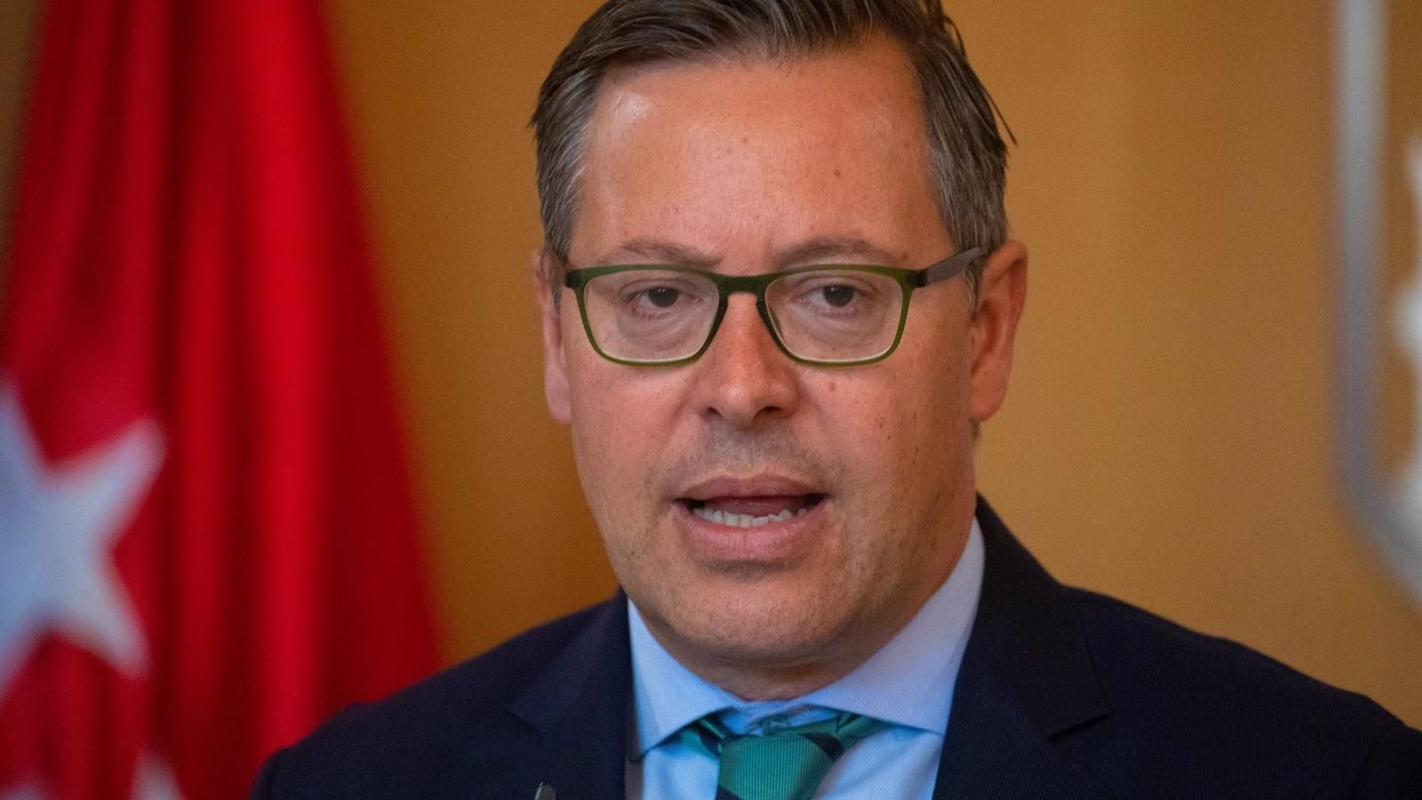 Serrano defiende que hay que defender la Constitución con un Gobierno de España que busca "dividir y enfrentar"