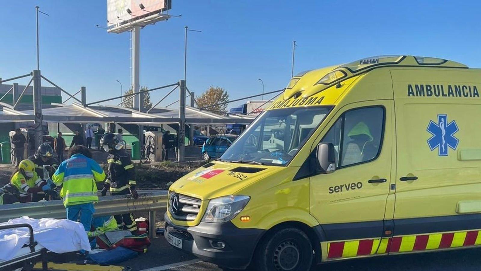 Dos heridos, uno de ellos muy grave, al salirse de la M-407 el vehículo en el que viajaban