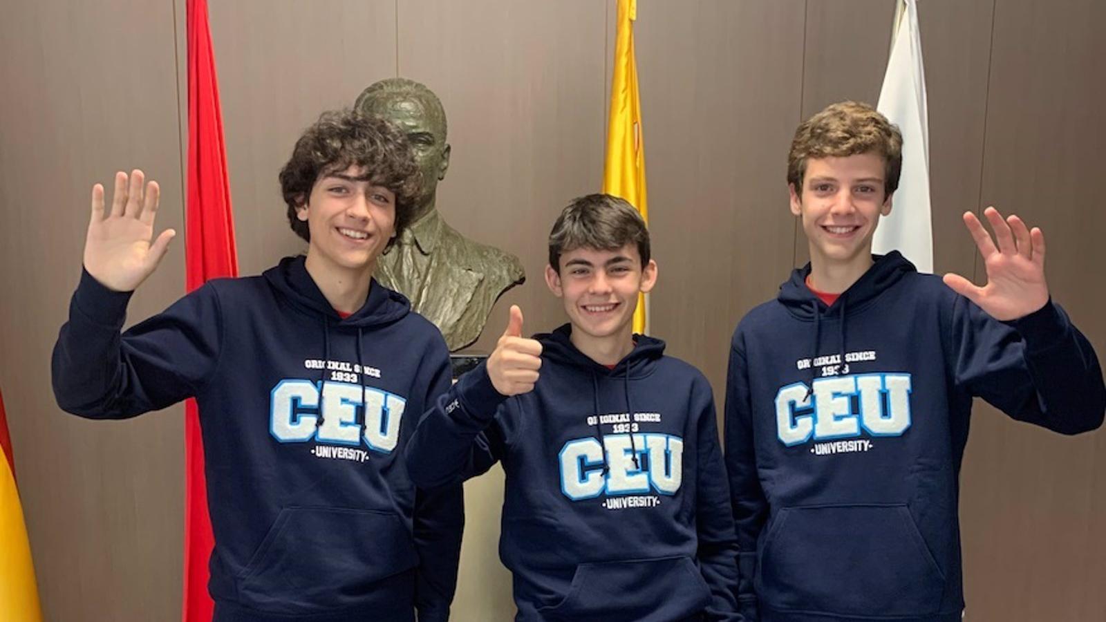 Alumnos de Madrid participan en la Olimpiada Científica Juvenil Internacional en Bogotá
