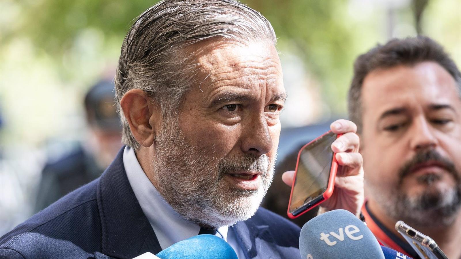 Enrique López censura que el Gobierno cree el "derecho penal del amigo" para acomodarlo a sus socios