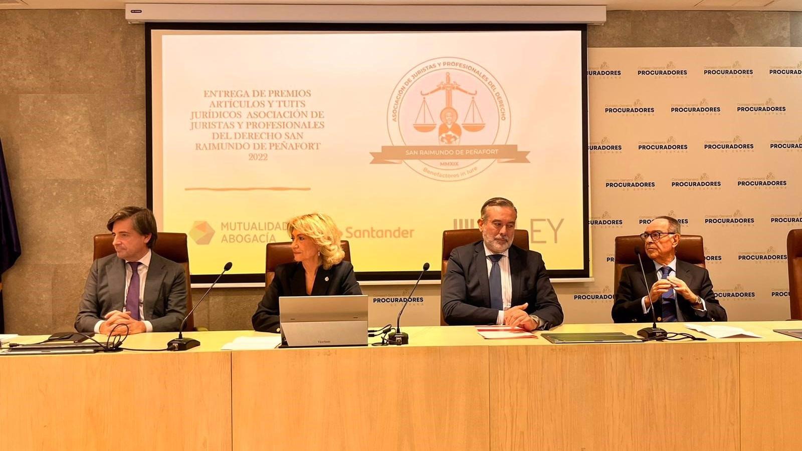 Enrique López defiende la división de poderes como condición previa a cualquier acto institucional en una democracia